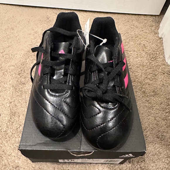 New Black Adidas Little Girl Cleats - Picture 4 of 7